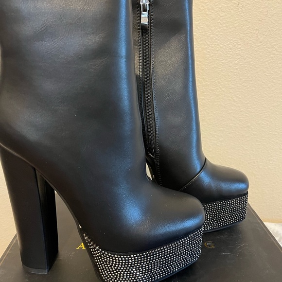 Azalea wang - Picture 1 of 5